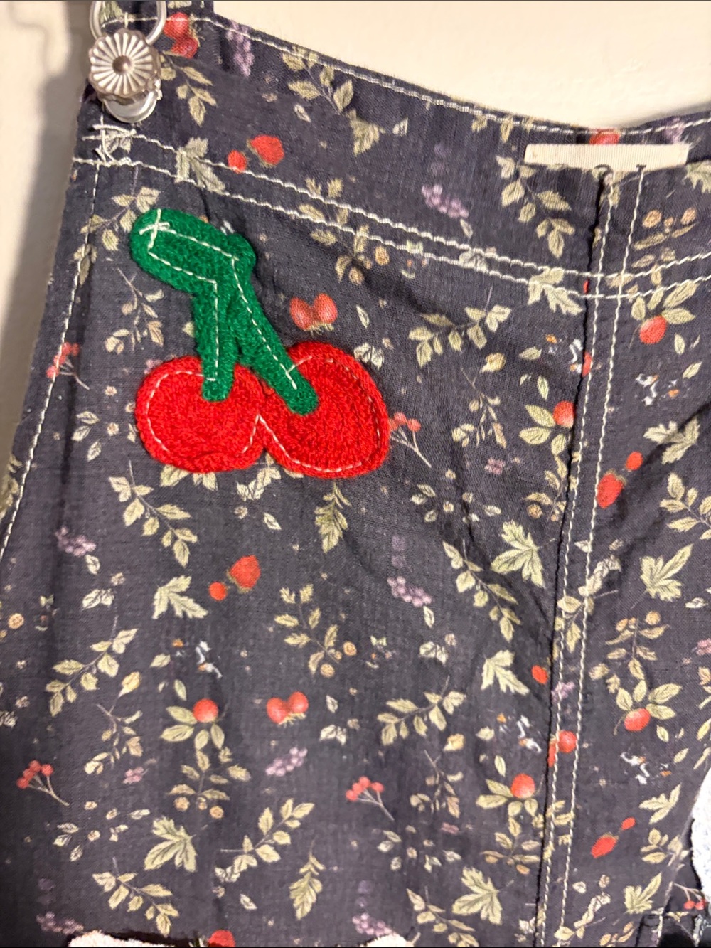 POL Dark Floral Wide-Leg Jumpsuit with Patchwork Pockets - Picture 4 of 8